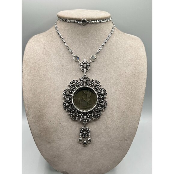 Vintage Goldette Intaglio Cameo Necklace Reverse Glass Gray Silver Tone Chain - Picture 7 of 9